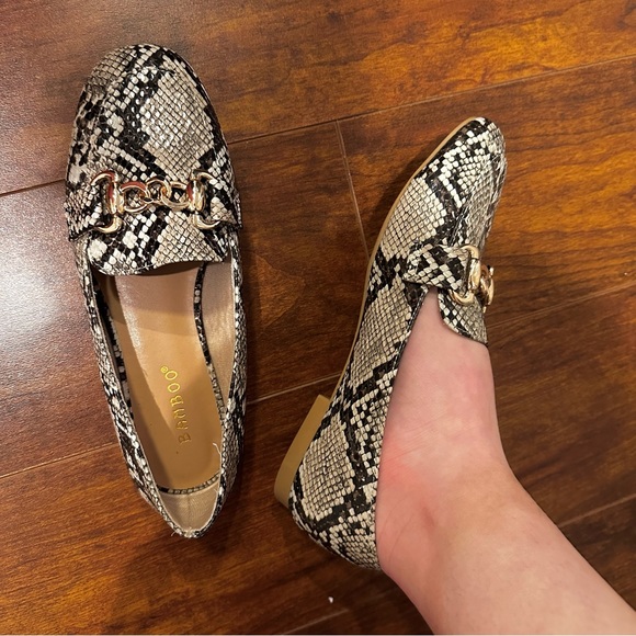 Bamboo Womens Size 6 Snakeskin Loafers Dress Shoes - Picture 1 of 8